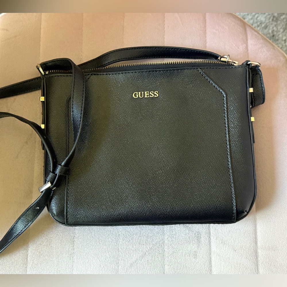 GUESS Elegant Black Crossbody Bag